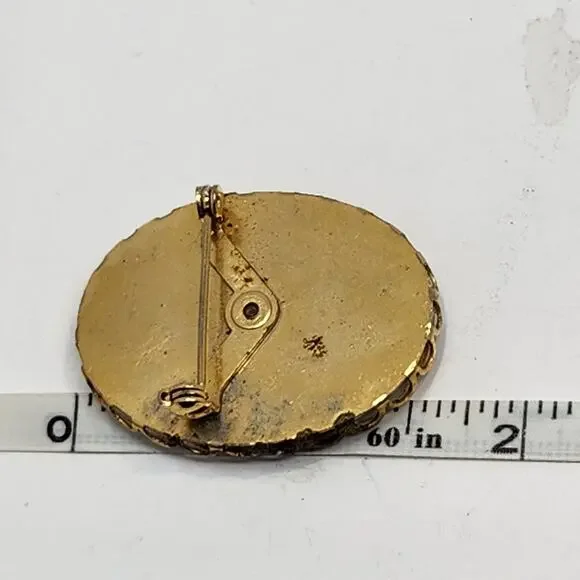 German Shepherd Dog Oval Porcelain Cameo Style Brooch Pin Gold Tone Scalloped - Picture 4 of 4